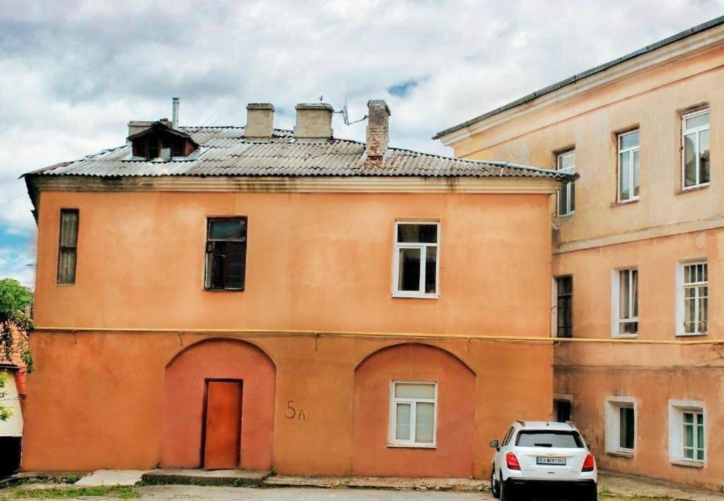 Sunrise Apartment Kamjanets-Podilskyj Exteriör bild
